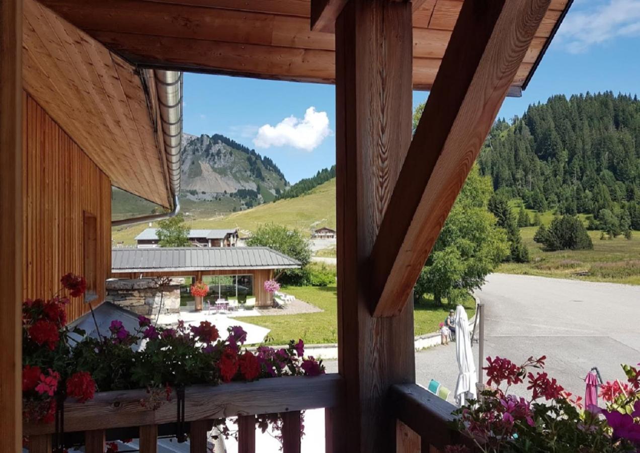 Les Roches 1500 Hotel Mieussy Екстериор снимка