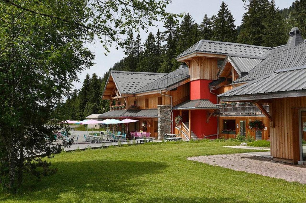 Les Roches 1500 Hotel Mieussy Екстериор снимка